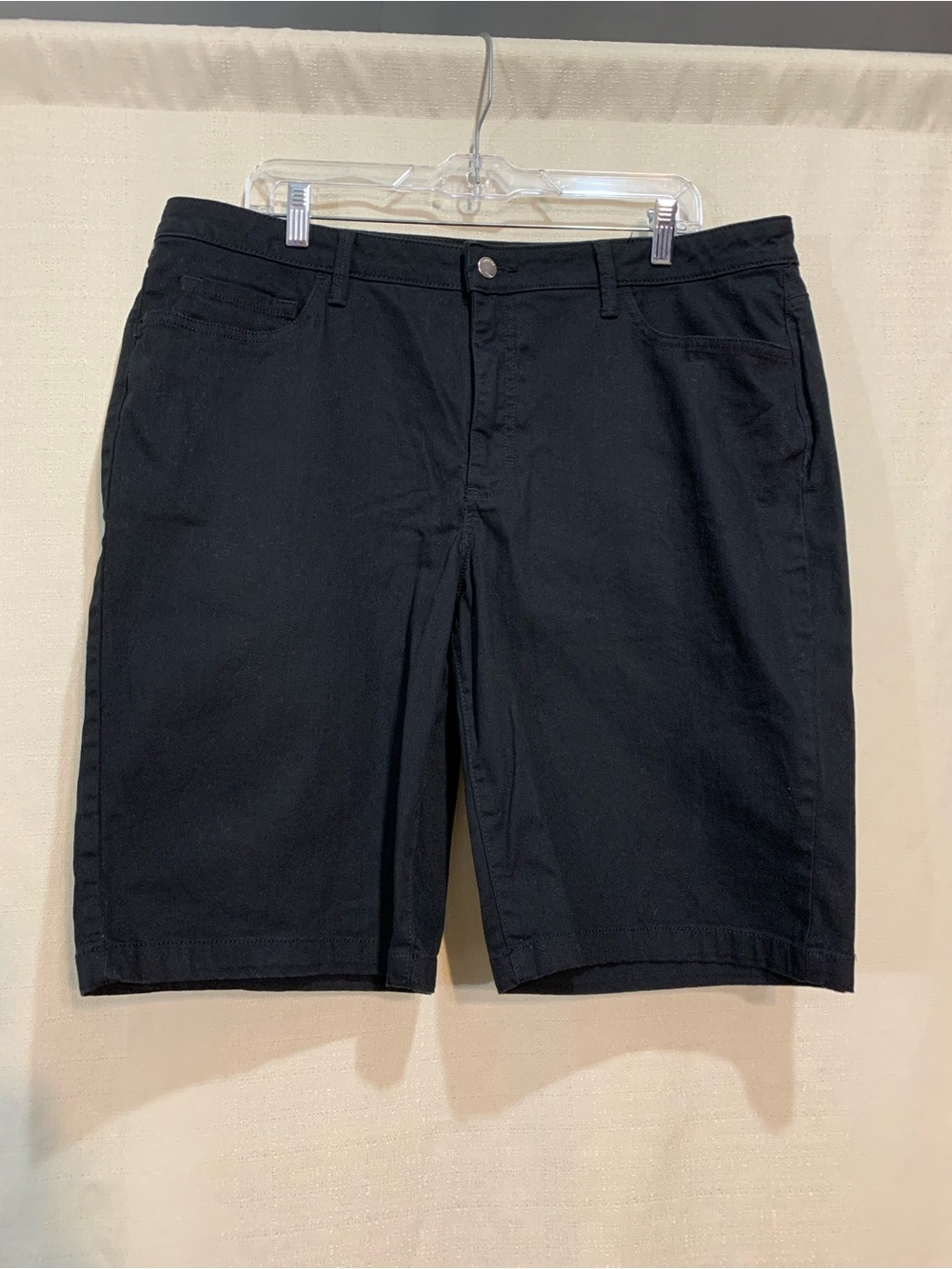 Lee Black Flat-Front Men's Shorts a3/86